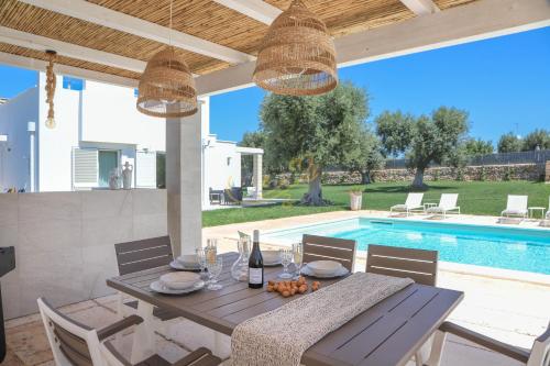 TD Villa Patrizia Pool & Alfresco Kitchen - Tap to explore photos