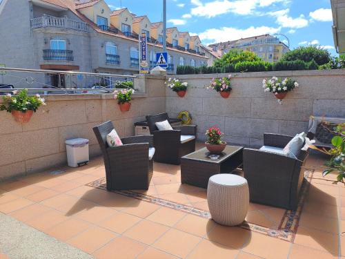 Apartamentos Playa Compostela - image 3