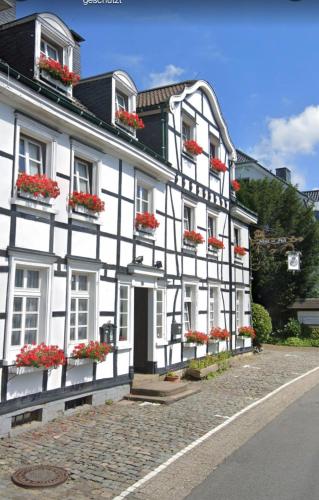 Hotel zur Post Dabringhausen - Quiet Business Hotel near Cologne and Dusseldorf Trade Fairs in Wermelskirchen, Deutschland