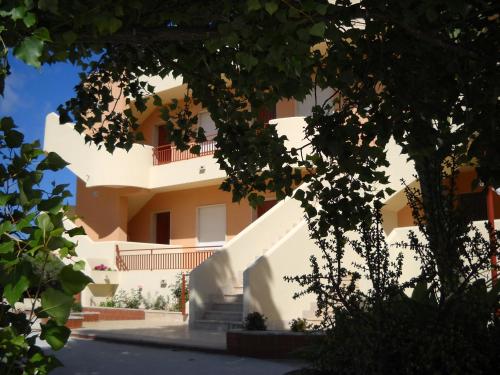 2 bedrooms, 4 beds