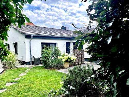 Gastehaus Grune Oase 1.9km von Mambachstraße entfernt