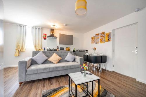 BF2 - Stylish Apartment with Free Parking in Batley