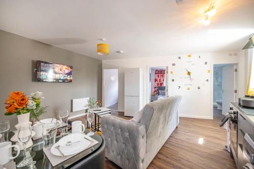 BF2 - Stylish Apartment with Free Parking in Batley
