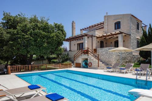 Villa Eleftherna, Elefterna