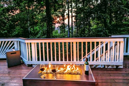 Mountain Views w/ 2 King Beds & Fire Table - Harpers Ferry