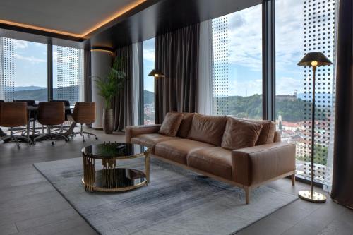 Grand Plaza Hotel & Congress Center in Любляна