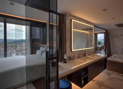 481906783 Grand Plaza Hotel & Congress Center