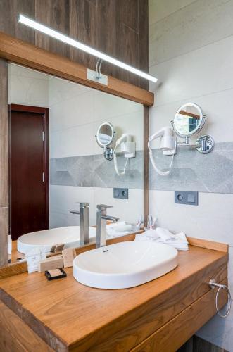 Deluxe King Suite