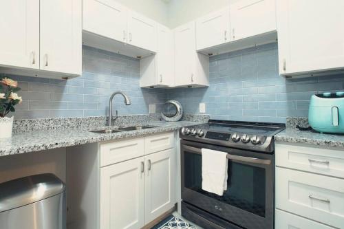 Spacious Modern 5 Bedrooms JAX Spacious Modern 5 Bedrooms JAX