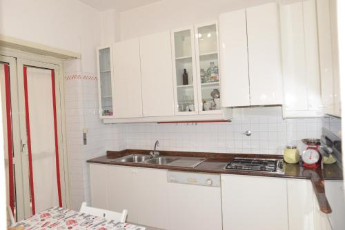 Emilios home Triple room in our cozy and comfortable establishment, Roma (foto 3)