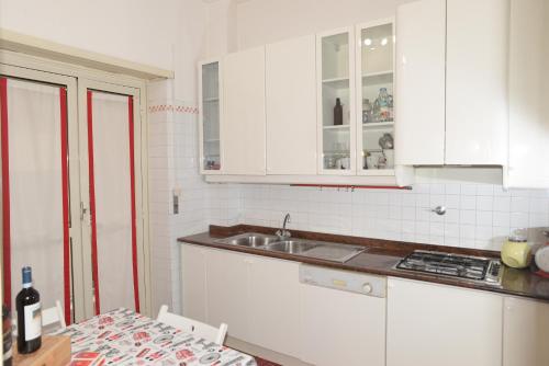 Emilios home Triple room in our cozy and comfortable establishment, Roma (foto 5)