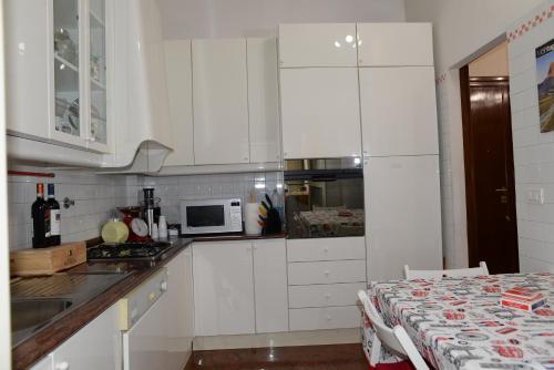 Emilios home Triple room in our cozy and comfortable establishment, Roma (foto 6)