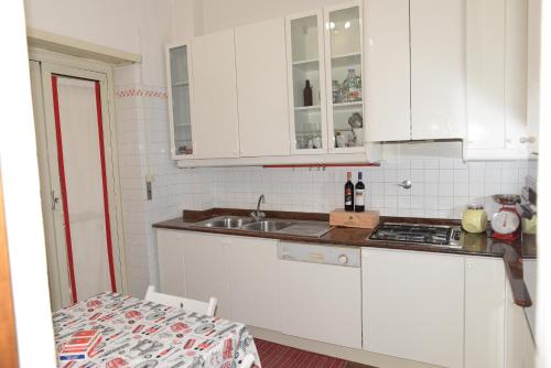 Emilios home Triple room in our cozy and comfortable establishment, Roma (foto 7)