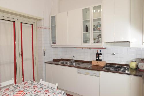 Emilios home Triple room in our cozy and comfortable establishment, Roma (foto 8)