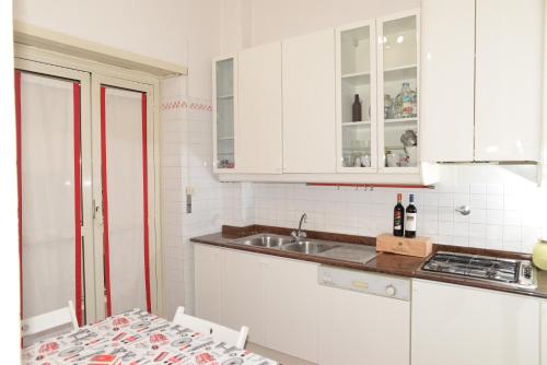 Emilios home Triple room in our cozy and comfortable establishment, Roma (foto 10)