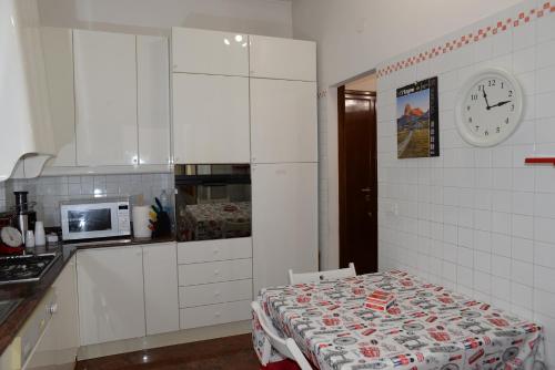 Emilios home Triple room in our cozy and comfortable establishment, Roma (foto 9)