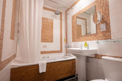 Rising Sun Hotel by Greene King Inns - image 3