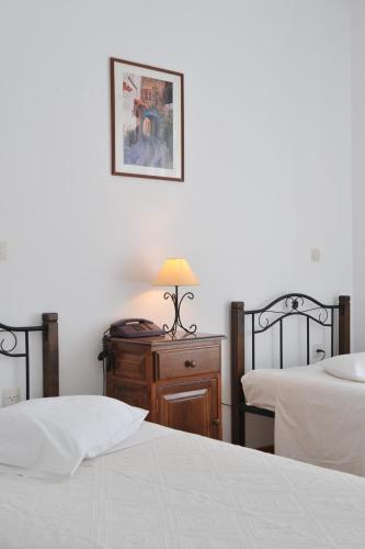 1 double bed, 2 twin beds