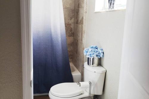 Cute and Cozy Studio - image 4