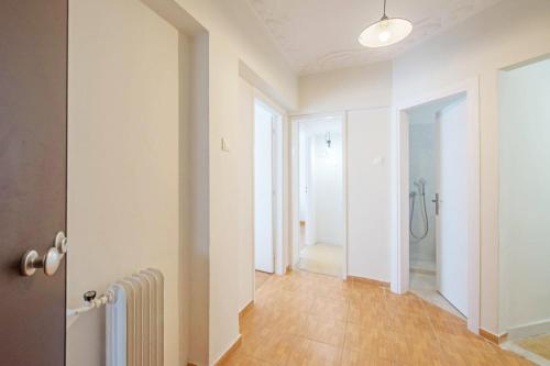 Spacious 3 bedroom apt in Eksarchia - image 12