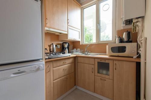 Comfortable and Peaceful 2BR Flat w/ AC & Balcony