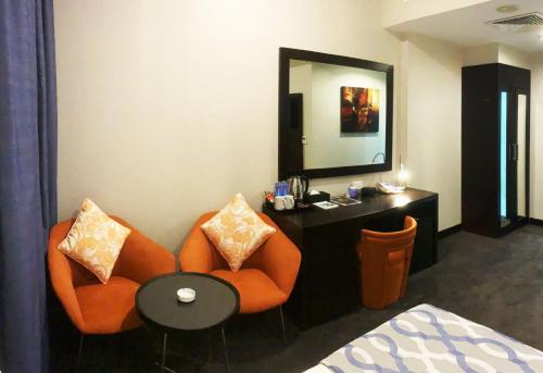 Deluxe Room Twin image 3
