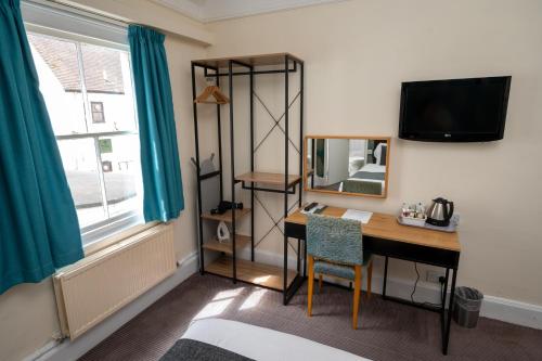Bell Hotel by Greene King Inns - image 3