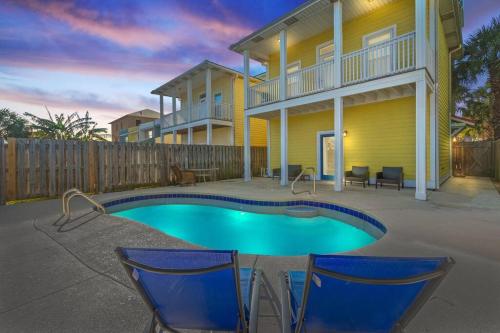 Beach Daze 2 large homes with heated pools and only 2 blocks 2 beach