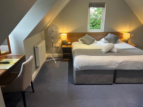 Corner House Hotel Gatwick with Holiday Parking