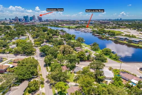 Riverside Heights Bungalow in Tampa, USA