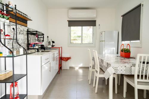 חצבים על הואדי in Hatsavim