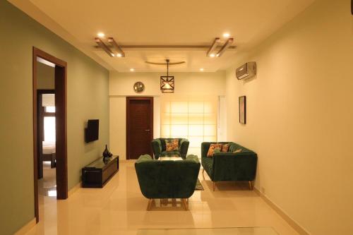 Ghumo - 2BR Serviced APT Near Airport - image 6