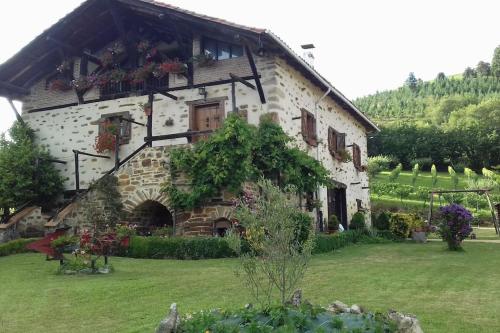 caserio vasco con piscina y barbacoa - Orozko