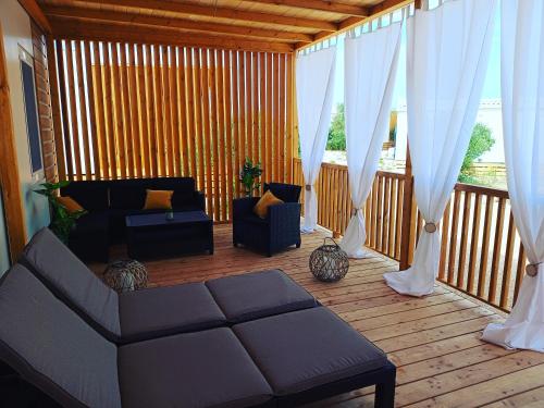 2 bedrooms, 4 beds