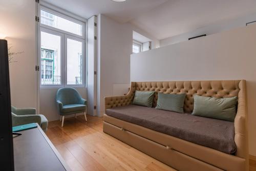 Ouro Grand Lisbon Studio by LovelyStay - image 4