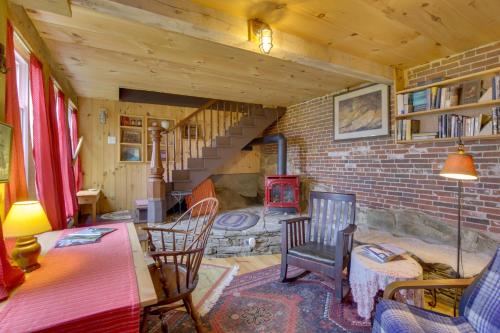 Cozy 1930s-style Waterfront Maine Cabin with Dock! - image 9