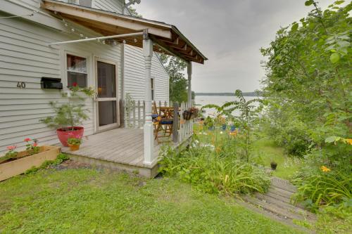 Cozy 1930s-style Waterfront Maine Cabin with Dock! in 巴斯