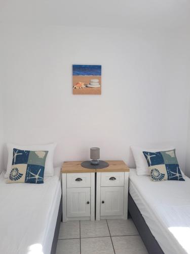 2 twin beds