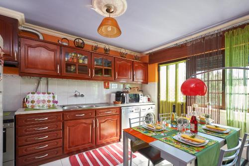 keuken, House 3 Bedroon - Near Sintra and Lisbon in Cabriz