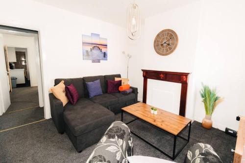 3 Bedroom House in Birmingham with Free Parking