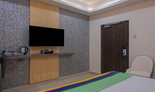 Standard Double Room image 5