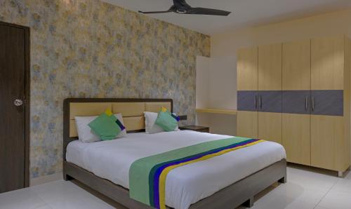 Superior Double Room room in Treebo Su Casa Grand