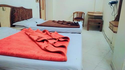 Hotel Maharaja Continental - 5 Mints walk From New Delhi Railways Station – Delhi, NY