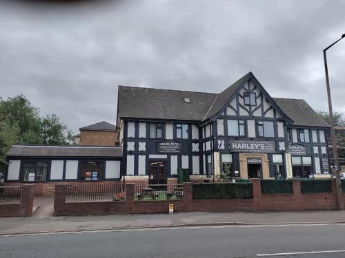 Harleys Inn - image 13