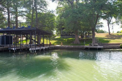 Luxury Riverfront Oasis with Boat Dock-Grill-Firepit!