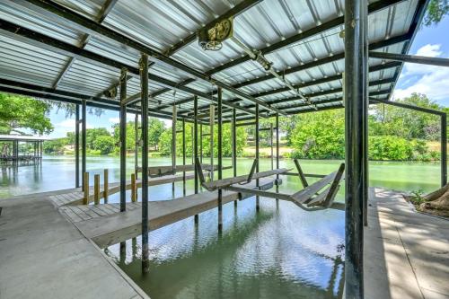 Luxury Riverfront Oasis with Boat Dock-Grill-Firepit!