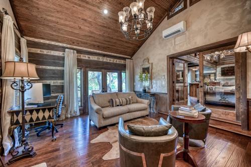 Luxury 23-ac Ranch Casita with Hot tub and Firepit!