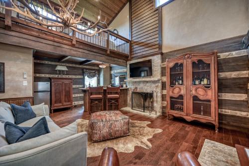 Luxury 23-ac Ranch Casita with Hot tub and Firepit!