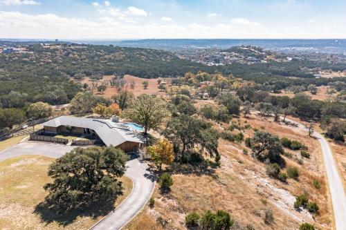 Stunning Ranch Villa with Pool - Game Room - Hot tub - Fire Pit & Gorgeous Views! in Kerrville, Vereinigte Staaten von Amerika