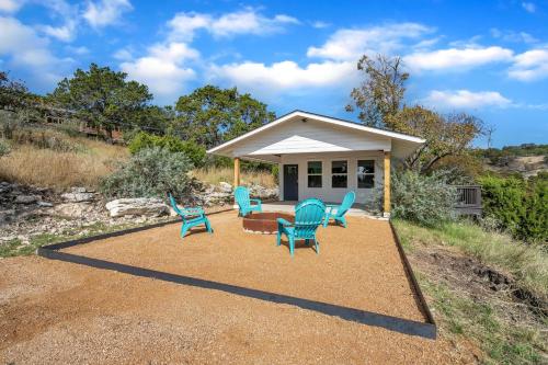 Stunning Ranch Villa with Pool - Game Room - Hot tub - Fire Pit & Gorgeous Views! in Kerrville, USA